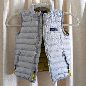 Patagonia puffer vest in gray size 4T